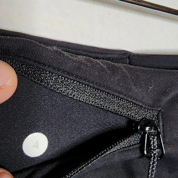 Lululemon Speed Short in Paint Storm Harbor Blue Multi / Black. Size 4 - Picture 6 of 16